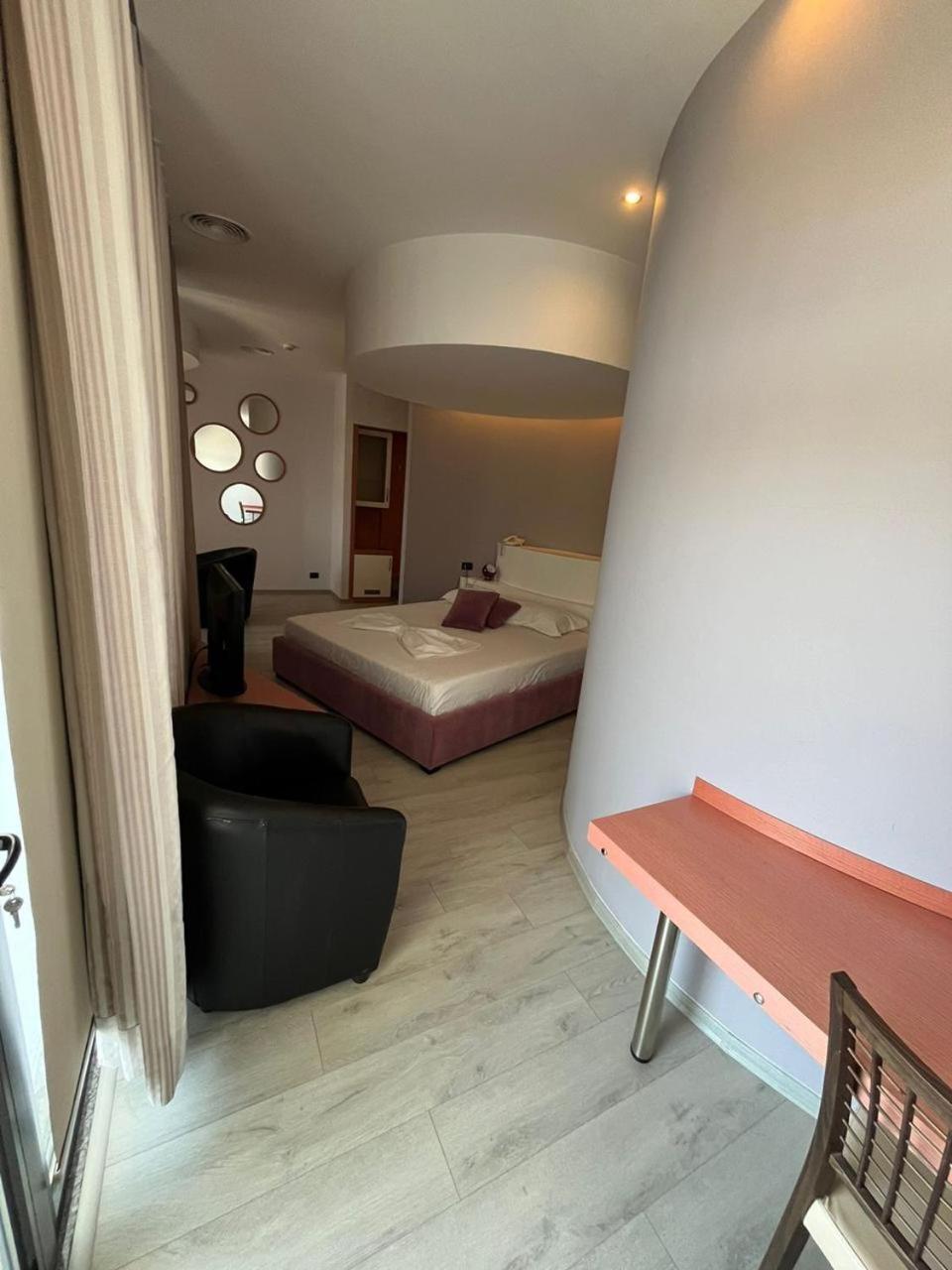 Icon Hotel Vlore Exterior photo