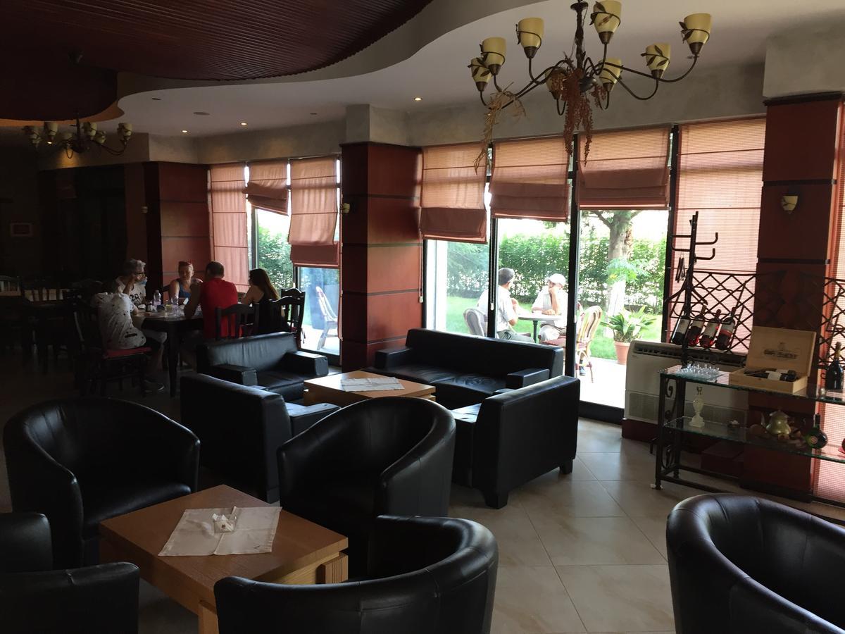 Icon Hotel Vlore Exterior photo